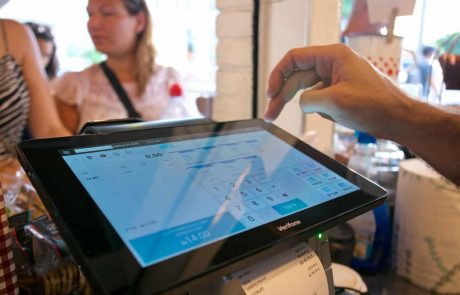 בעל קיוסק, בעלת חנות בגדים ובעל חנות צעצועים: לא תאמינו מה משותף לשלושתם